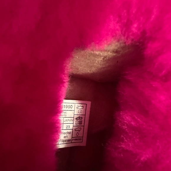 Brand new Ugg classic bootie - Picture 3 of 3